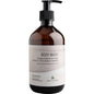 ENA Living Body Wash, 500 ml Abena Re-Seller GmbH:ltä (laatikko, jossa 8 pakkausta), kosteuttaa eteerisillä öljyillä setripuusta, appelsiinista ja laventelista. Valkoinen muotoilu korostaa hellävaraista vartalonpesunestettä.