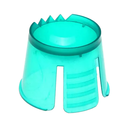 Turkoosinvärinen hiekkalinnamuotti kestävästä polypropeenista on sylinterimäinen muoto avoimella yläosalla. Siinä on yhdellä puolella pieni sahalaitainen reuna ja pohjassa kolme pystysuuntaista aukkoa. Se muistuttaa AMPri:n PP kertakäyttöistä Dappen-astiaa, jota käytetään hammaslääketieteellisten materiaalien annosteluun ja sekoittamiseen.