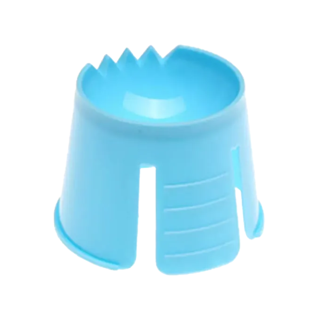 Kynsimäinen työkalu polypropeenista, jossa on pyöristetty pohja ja avoimet aukot hiusten sijoittamiseen, kuvattu täällä nimellä "AMPri PP kertakäyttöinen Dappen-astia" AMPri Handelsgesellschaft mbH:ltä.