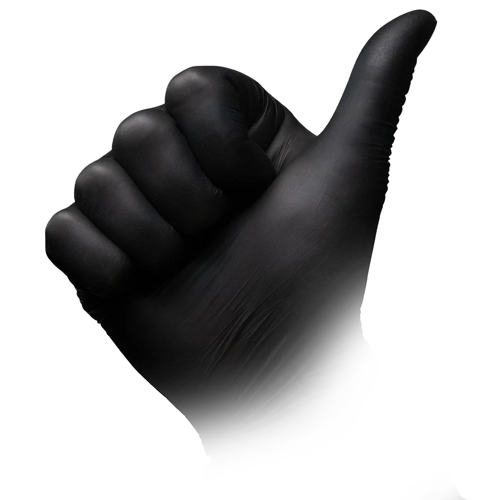 Eine Hand, die einen AMPri STYLE BLACK Nitrilhandschuhe puderfrei von MED-COMFORT, Schwarz der AMPri Handelsgesellschaft mbH trägt, zeigt vor einem weißen Hintergrund einen Daumen nach oben.