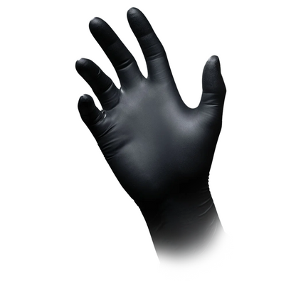 Antistaattinen nitriilikemikaalisuojakäsine AMPri SolidSafety Chem Ex -tyyppiä, joka on valmistettu tarkkaan käsittelyyn, pidetään kädessä, jonka sormet ovat hieman erillään yksinkertaista valkoista taustaa vasten.