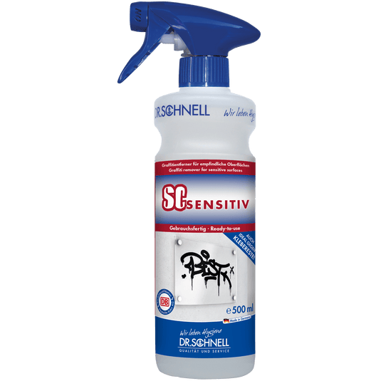 500 ml:n suihkepullo DR.SCHNELL SC SENSITIV -graffitinpoistoainetta herkille pinnoille, jossa on sininen suutin ja etiketti, jossa on tuotetiedot sekä kuva seinällä olevasta graffitista.
