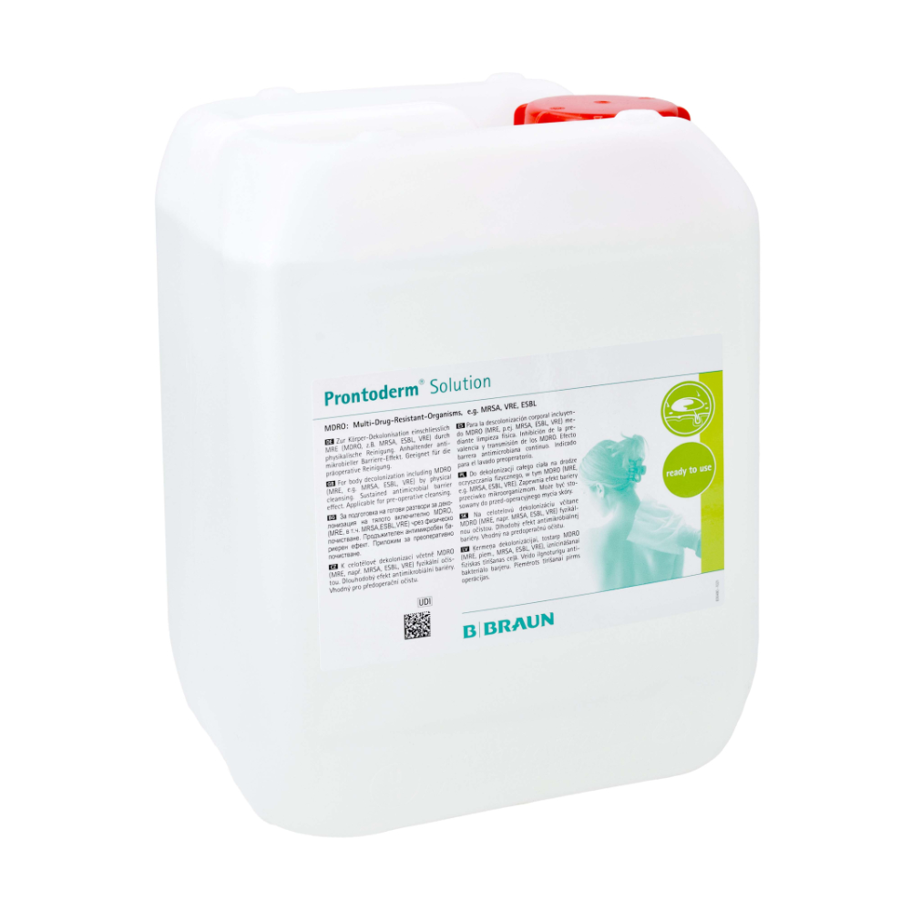 Tilava valkoinen säiliö, jossa on kantokahva ja jossa on "B.Braun Prontoderm® -liuosta ihon ja limakalvojen MRE-dekolonisaatioon" B. Braun Deutschland GmbH & Co. KG:ltä, tarjoaa erinomaisen ihon yhteensopivuuden. Etiketissä on pieni teksti ja vihreä logo sekä kuva henkilöstä. Erityisesti MRE-dekolonisaatiota varten kehitetty säiliö on turvallisesti suljettu punaisella korkilla.
