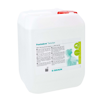Tilava valkoinen säiliö, jossa on kantokahva ja jossa on "B.Braun Prontoderm® -liuosta ihon ja limakalvojen MRE-dekolonisaatioon" B. Braun Deutschland GmbH & Co. KG:ltä, tarjoaa erinomaisen ihon yhteensopivuuden. Etiketissä on pieni teksti ja vihreä logo sekä kuva henkilöstä. Erityisesti MRE-dekolonisaatiota varten kehitetty säiliö on turvallisesti suljettu punaisella korkilla.