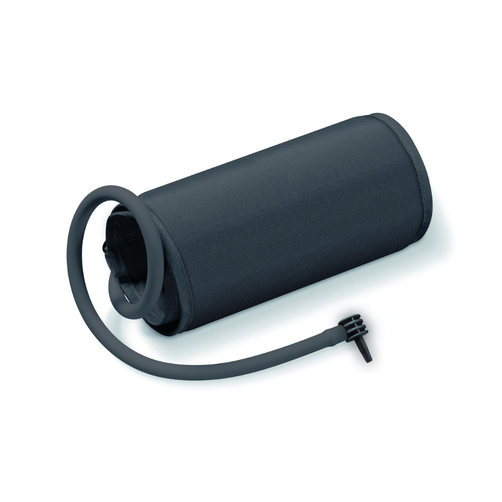 Beurer XL-mansetti verenpainemittarille BM 26, BM 40 Beurer GmbH on musta sylinterimäinen käsivarsimansetti, jossa on liitetty kumiletku ja liitin. Letku on löyhästi kääritty mansetin ympärille, mikä antaa koko laitteelle elegantin, ammattimaisen ulkonäön. Tätä tuotetta käytetään tyypillisesti verenpainemittarin BM 26 kanssa.