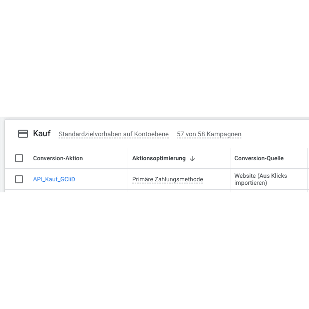 Kuvakaappaus digitaalisesta käyttöliittymästä, joka näyttää kampanjoiden ostoasetusvaihtoehdot Weclappista Google Offline Conversion Uploadiin, sisältäen vaihtoehtoja konversiotoiminnolle, toiminnan optimoinnille ja konversiolähteelle, esitetty Altruanin toimesta saksaksi.