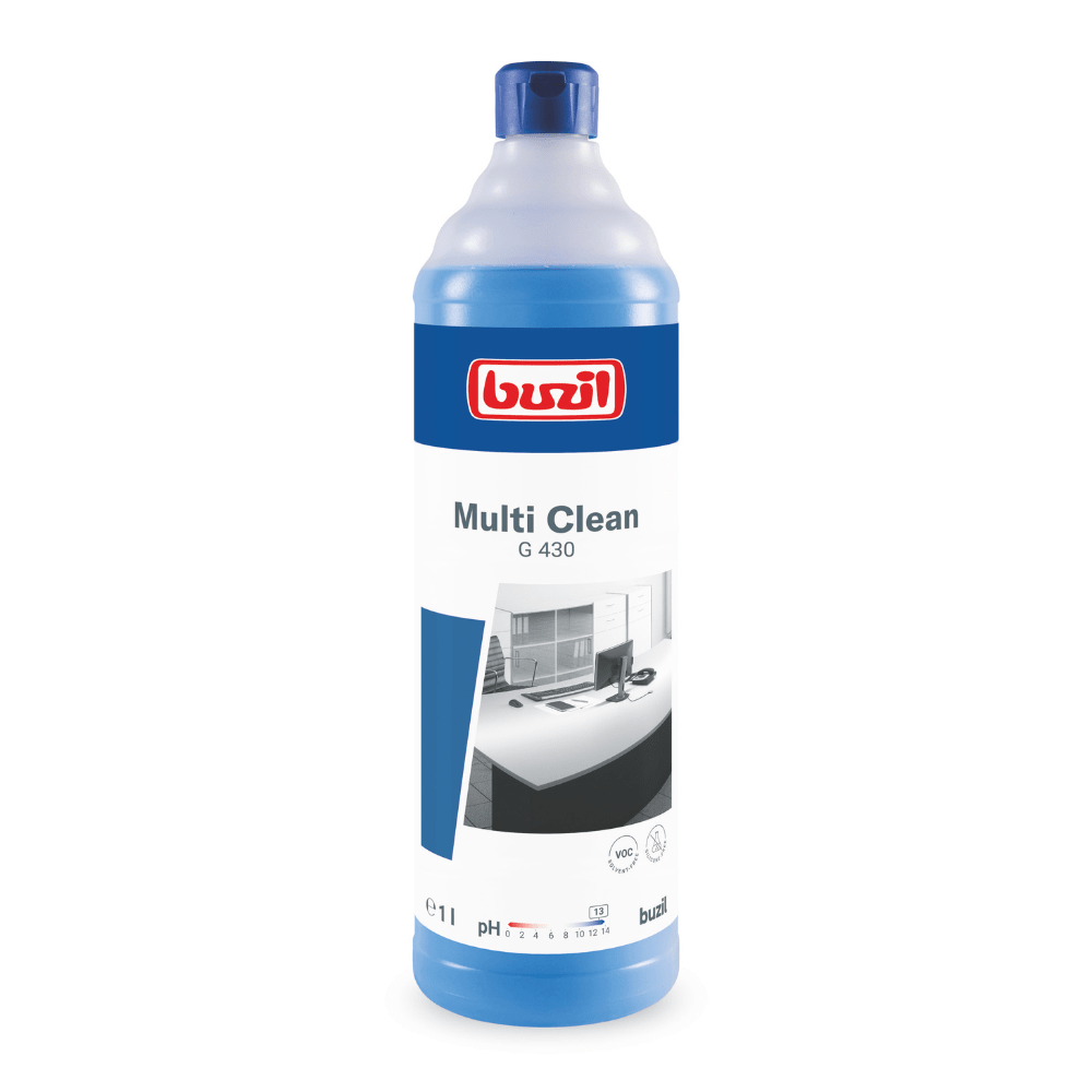 Kuvassa on sininen pullo Buzil Multi Clean G 430 -alkalista tehokasta yleispuhdistusainetta, jonka etiketissä on punainen merkki ja mustavalkoinen kuva tahrattomasta huoneesta. Tämä BUZIL-WERK Wagner GmbH & Co. KG:n valmistama tuote on suunniteltu tehopuhdistusaineeksi, joka poistaa tehokkaasti sitkeät likatahrat alkalinkestäviltä pinnoilta. Pullon mukana toimitetaan sopiva sininen korkki.