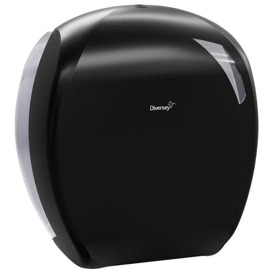 Der Toilettenpapier-Jumborollenhalter Maxi von Diversey Deutschland GmbH & Co. OHG ist ein schwarzer Spender mit transparenter rechter Seite und Logo in der Mitte - ideal für gewerbliche Sanitärbereiche. Abgebildet vor weißem Hintergrund.