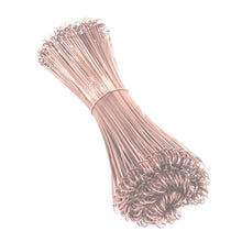 EMIL DEISS KG (GmbH + Co.):n kuparoiduista 200 DEISS-lankasilmukasta koostuva nippu roskapussien sulkemiseen koostuu ohuista, kuparipinnoitetuista langoista, joissa on koukkumaiset päät roskapussien turvalliseen sulkemiseen.