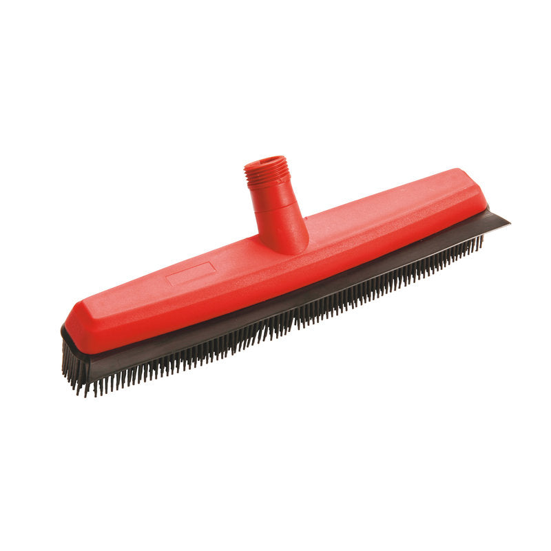 Der Haug Bürsten KG GUMMINOPPENBES. Besenkopf (335x60x35mm) on valmistettu pehmeästä kumista, jossa on hienoja punaisia ja mustia harjaksia, ja se esitetään ilman vartta. Siinä on kierreporareikä helppoa kiinnitystä varten ja se takaa tehokkaan lattianpuhdistuksen.
