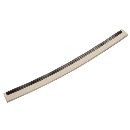 Kuvassa on yksittäinen, kaareva, suorakulmainen VARAOSA-KUMIHUULI, 1-huulinen (700x20x22mm) Haug Bürsten KG:ltä, elintarvikekumista, beigellä pohjalla ja mustalla raidalla valkoisella taustalla.