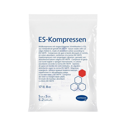 Läpinäkyvässä muovipakkauksessa, jossa on teksti „Hartmann ES-Kompressen, 8-kertainen, steriili – 5 x 2 kpl“ Paul Hartmann AG:ltä, on haavanhoitoon tarkoitettuja sideharsotaitoksia. Pakkauksessa on mainittu ominaisuuksia kuten kuitukangas, steriiliys ja hydrofiiliset ominaisuudet, ja mitat ovat 5 cm x 5 cm. Pakkaus sisältää 5 sideharsotaitosta.