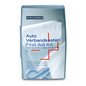 Holthaus Medical GmbH & Co. KG:n hopeinen Holthaus-ensiapupakkaus. Kannen teksti on monikielinen, ja siinä lukee ”Auto Verbandkasten / Erste-Hilfe-Kasten” (auton ensiapulaukku / ensiapupakkaus), ja siinä mainitaan, että pakkaus täyttää standardin DIN 13164 (StVZO §35h) vaatimukset. Taustalla näkyy valkoinen lääketieteellinen side, joka sopii erinomaisesti lääketieteellisiin hätätilanteisiin.