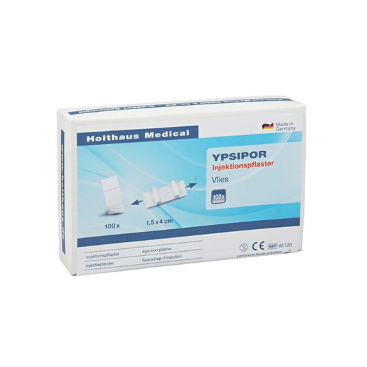 Esillä on Holthaus Medical GmbH & Co. KG:n valmistama laatikko Holthaus Ypsipor -injektiokipsiä. Pääosin valkoisessa, sinisillä yksityiskohdilla koristellussa pakkauksessa on 100 kappaletta kipsiä, joiden mitat ovat 1,5 x 4 cm. Laatikossa on saksankielinen teksti ja kuva kipsistä.