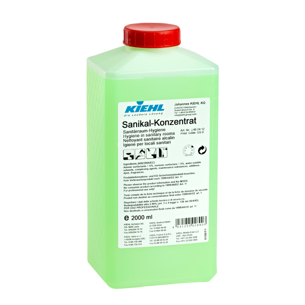 Vihreä, suorakaiteen muotoinen 2 litran muovinen astia Johannes Kiehl KG:lta, jossa on teksti "Kiehl Sanikal-Konzentrat Sanitärraum-Hygiene", on varustettu punaisella kannella ja monikielisillä tuote- ja käyttöohjeilla etupuolella.