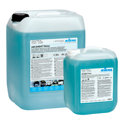 Kaksi säiliötä (20 L ja 10 L) sinistä Kiehl ARCANDIS-Shine Neutraler Klarspüleria Johannes Kiehl KG:ltä, merkitty "raidattomaan kiiltoon" astianpesukoneissa.