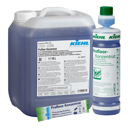 10 litran kanisteri, 1 litran pullo ja pieni pussi Kiehl Profloor-konentraattia Yksivaiheiseen moppaamiseen Johannes Kiehl KG:ltä, kaikki täytetty sinisellä nesteellä ja varustettu valko-vihreillä etiketeillä, joissa on tuotetiedot ja brändäys.