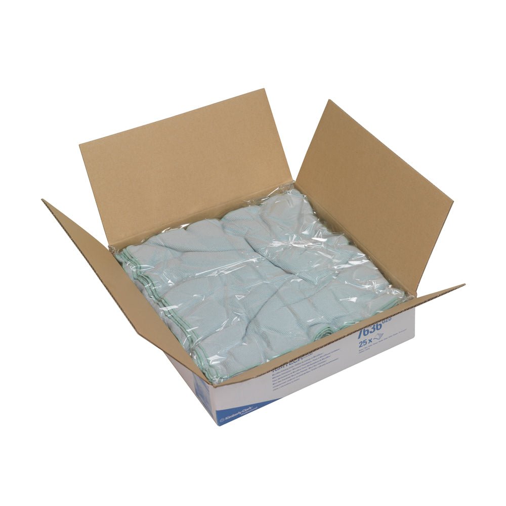 Avoin Kimberly-Clark GmbH Kimtech® mikrokuituliinojen (39,00 x 39,00 cm) laatikko näyttää siististi taitellut, vaaleansiniset liinat - ihanteellisia raidattomaan puhdistukseen autohoolossa, avatuilla läpillä ja hyvin näkyvällä sisällöllä.