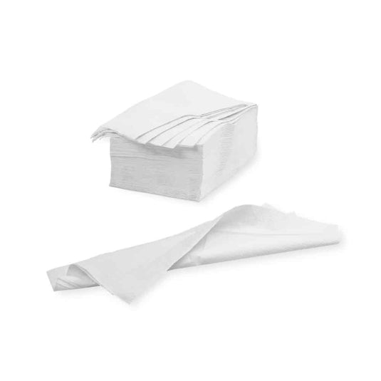 Kuvassa näkyy pino taitettuja valkoisia Meditrade-pyyhkeitä – 39 x 30 cm | pahvipakkaus (20 pakkausta), valmistaja Meditrade GmbH, yksinkertaista valkoista taustaa vasten. Yksi pyyhe on avattu ja se on asetettu pinon eteen, jolloin sen koko tulee esiin ja sen korkealaatuinen selluloosakoostumus korostuu.