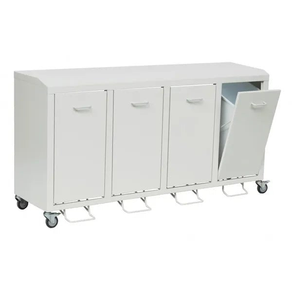 Novocal-kierrätyskaappi sarja 3000 nelinkertainen keräilijä on valkoinen, pyörillä varustettu teräskaappi, jossa on neljä jalkapolkimella avattavaa ovea. Avoin ovi paljastaa säiliön ja mahdollistaa helpon jätteiden lajittelun. Merkki: Novocal. Materiaali: muovipinnoitettu teräslevy.