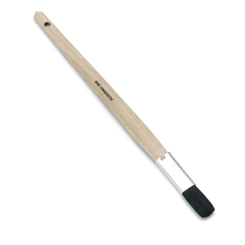 Der Nölle Profi Brush Plattpinsel gerade hat einen Holzstiel mit Loch zum Aufhängen, schwarze Chinaborstenborsten und eine diese verbindende Metallzwinge der Marke Nölle Profi Brush Bürsten- & Pinseltechnik e.K.