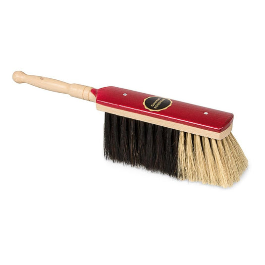 Esittelemme Nölle Profi Brush Stubenhandfeger Rossschweifhaar -harjan Nölle Profi Brush Buersten- & Pinseltechnik e.K.:sta – 30 cm:n kokoinen työkalu, jolla on pölynsidontaominaisuuksia, mustilla ja beigeillä hevosenhäntäkarvoilla punaisella lohkolla ja vaalealla puukahvalla, jossa on pyöristetty pää.