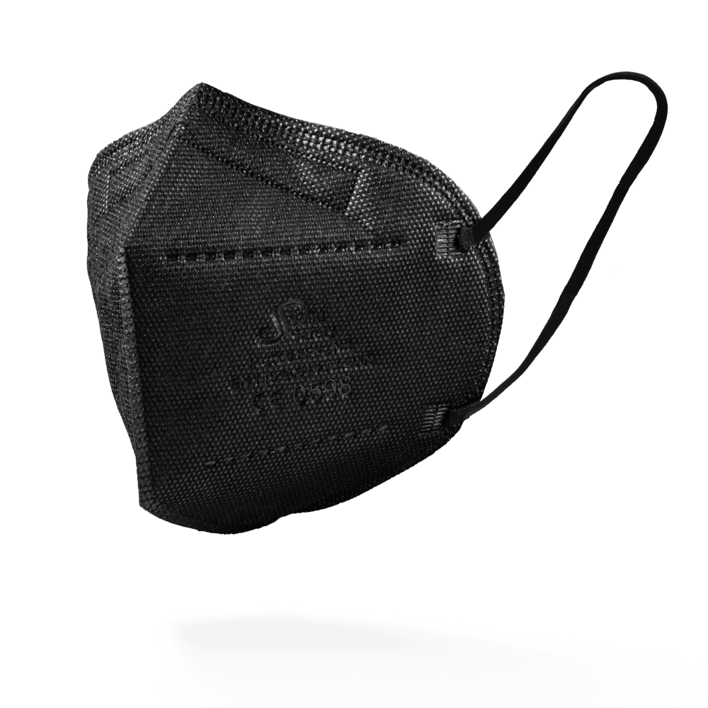 SolidSafety-suodattava puolinaamari FFP2 NR, valmistaja AMPri Handelsgesellschaft mbH, mustana yksinkertaista valkoista taustaa vasten, on varustettu korvalenkeillä ja näkyvillä reunanauhoilla.