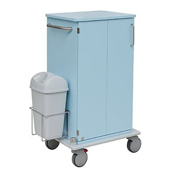 Novocal-hoito- ja työvaunussa on vaaleansininen metallirunko, jossa on kaksi ovea, sivukahva, suuret harmaat pyörät täysmuovialustalla ja kiinnitetty roskakori. Kuvattu valkoista taustaa vasten.