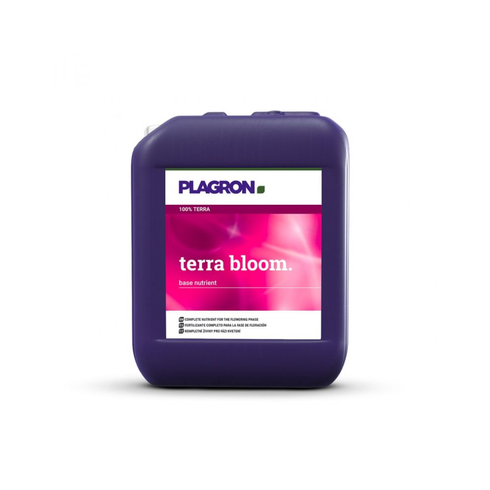 Violetissa säiliössä, jossa lukee 'Plagron Terra Bloom' Bertels B.V.:ltä, on kukintalannoite, jossa on vaaleanpunavalkoinen etiketti, jota käytetään perusravinteena optimaalisen kukinnan edistämiseksi voimakkaaseen kasvuun.