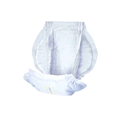 Kuva avoimesta, käyttämättömästä aikuisten vaipasta, jossa on sivuosat ja joustavat jalkasiteet optimaalista käyttömukavuutta varten. TZMO Deutschland GmbH:n San Seni Prima Inkontinenzvorlage | Packung (30 Stück) on valkoinen, ja siinä on keskellä vaaleansininen ja keltainen raita, joka osoittaa imeytymisalueen virtsarakon heikkoudessa.