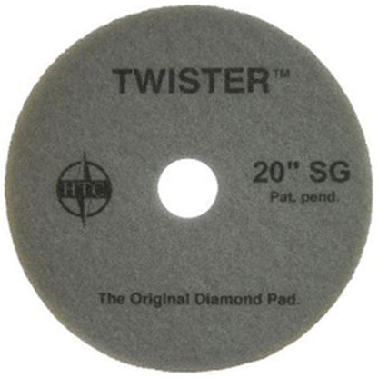 Twister Pad 10000 Diversey Deutschland GmbH & Co. OHG:lta on pyöreä, harmaa lattiatyyny, jossa on keskellä reikä ja merkintä "TWISTER 20'' SG - The Original Diamond Pad". Ihanteellinen kovien lattioiden puhdistukseen ja kiillotukseen.