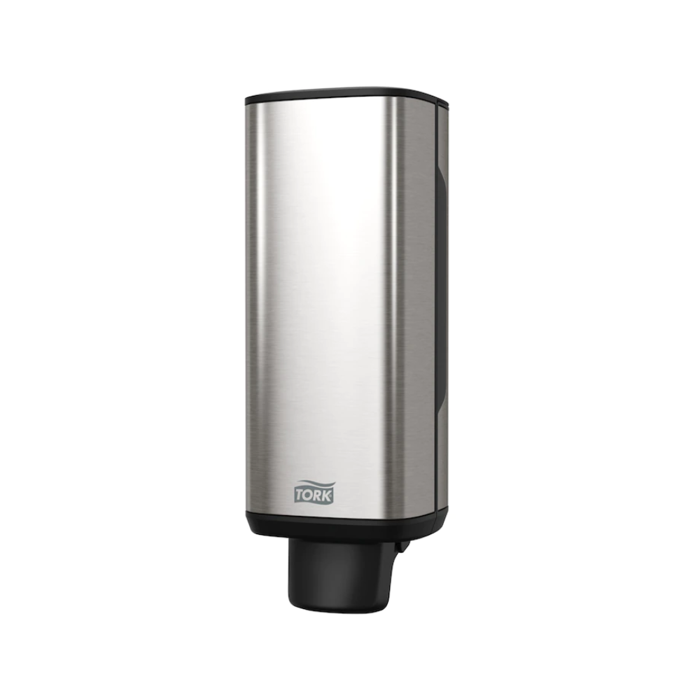 Tork 460010 saippua- ja käsidesiannostelija TORKilta – Essity Professional Hygiene Germany GmbH:lla on tyylikäs, suorakulmainen ruostumattomasta teräksestä valmistettu muotoilu, jossa on hienostunut musta suutin pohjassa ja "Tork"-logo lähellä pohjaa. Sen moderni estetiikka erottuu upeasti valkoisesta taustasta ja tekee siitä täydellisen saippuan ja käsidesin annosteluun.