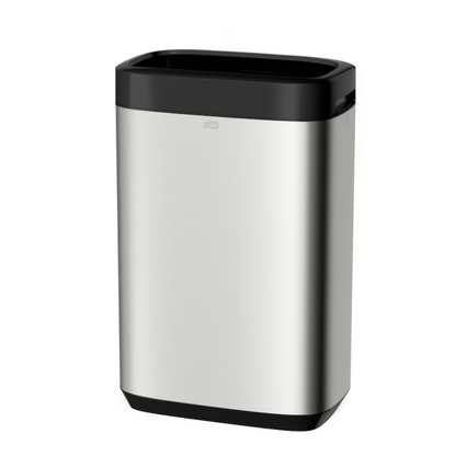 Tork 460011 Tork Abfallbehälter Image Line, esitelty TORK – Essity Professional Hygiene Germany GmbH:n toimesta, on hoikka ja minimalistinen suorakulmainen ruostumattomasta teräksestä valmistettu roskakori, jossa on musta kansi ja pohja. Sen ruostumattomasta teräksestä valmistettu muotoilu tarjoaa huomattavan 50 litran kapasiteetin, yhdistää tyylin ja toiminnallisuuden ja siinä on pieni kahva helppoa avaamista varten.