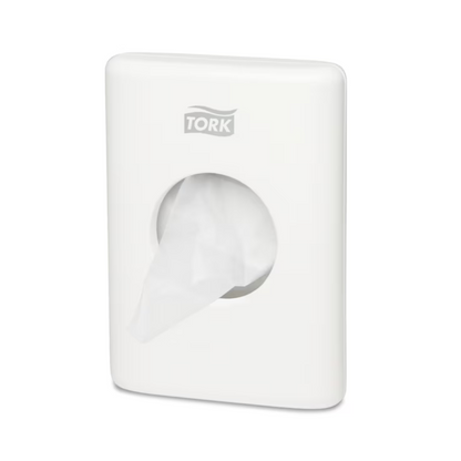 Tork 566000 Hygieniapussin annostelija Elevation B5, joka on suunniteltu seinäkiinnitykseen, esittelee tyylikkäästi tuotemerkin "TORK – Essity Professional Hygiene Germany GmbH" yläosassa. Pussi vedetään osittain ulos keskiaukosta, mikä lisää sekä mukavuutta että tyyliä tilaanne.