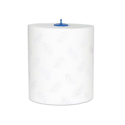 Suuri, valkoinen Tork Matic® 290016 pehmeä rullapyyhe Premium H1 2-kerroksinen hillityllä lehtikuviolla ja sinisellä muovisella annostelukannella keskellä, suunniteltu käytettäväksi kaupallisissa tai teollisissa annostelijoissa. TORK Premium H1 2-kerroksinen rulla seisoo pystyasennossa yksinkertaisen taustan edessä.