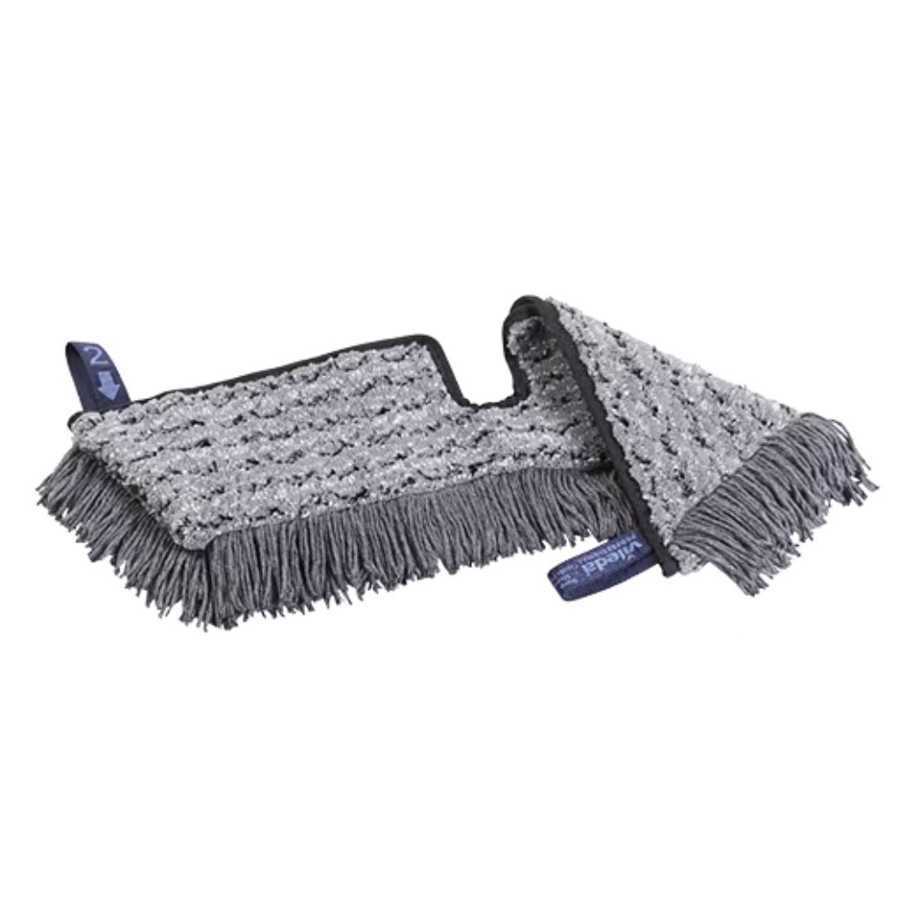 Ein Vileda Professional Swep Duo r-MicroCombi Mop mit einer Größe von 50 cm, hergestellt von der Vileda GmbH, verfügt über einen grauen Mikrofaser-Moppkopf mit Fransenkanten auf weißem Hintergrund. Der Moppkopf ist mit zwei blauen Markierungen und einer strukturierten Oberfläche versehen, die seine Reinigungsleistung anzeigen.