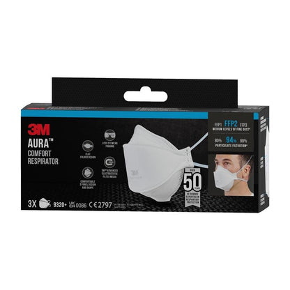 3M™ Aura™ mukavuushiukkasnaamari 9320+ (FFP2, ilman venttiiliä) 3M Deutschland GmbH:lta, sisältää 3 maskia pakkauksessa ja tarjoaa 94% hiukkassuodatuksen. Pakkaus näyttää valkoisen maskin ja henkilön, joka käyttää sitä.