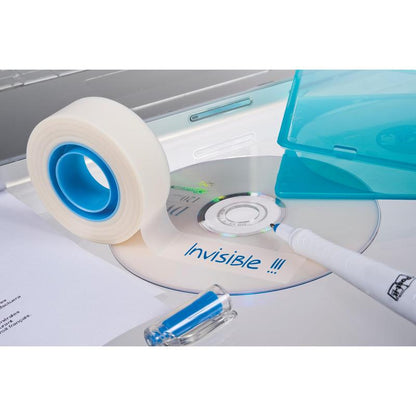 3M Deutschland GmbH:n Scotch® näkymätön teippi, irrotettava, 19 mm x 33 m, rulla, on valkoisella pinnalla kannettavan tietokoneen vieressä, ja sen vieressä on merkitty CD "Invisible !!!", sininen tussi, USB-tikku, paperia ja avattu sininen CD-kotelo.