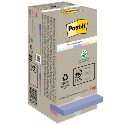 Pakkaus 3M Post-it® kierrätysmuistilappuja (76 x 76 mm, 100 arkkia, 100% PEFC) seisoo pystyasennossa ympäristöystävällisessä ruskeassa pakkauksessa, jossa on pastellisävyiset reunat ja musta-keltainen Post-it-logo.