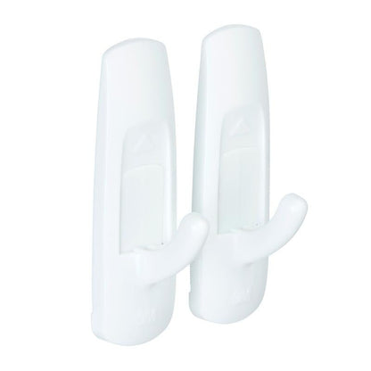 Kaksi keskikokoista Command™ monikäyttökoukkua M 3M Deutschland GmbH:lta, edullispakkaus 17001-2, muovista valmistettuja ja kaarevia koukkuja, seisovat vierekkäin valkoisella taustalla - ihanteellisia vahingoittamattomaan seinäkiinnitykseen.