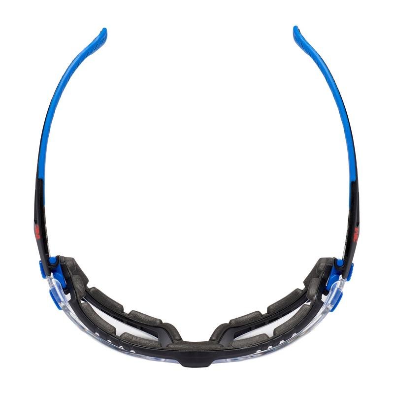 3M™ Solus™ 1000 -suojalasit 3M Deutschland GmbH:lta sisältävät kaarevat sangat ja pehmustetun sisäkehyksen, kirkkailla linsseillä, Scotchgard™ huurtumisenestopinnoitteella ja kiinnitettävällä vaahtomuovitiivisteellä lisäsuojaksi.