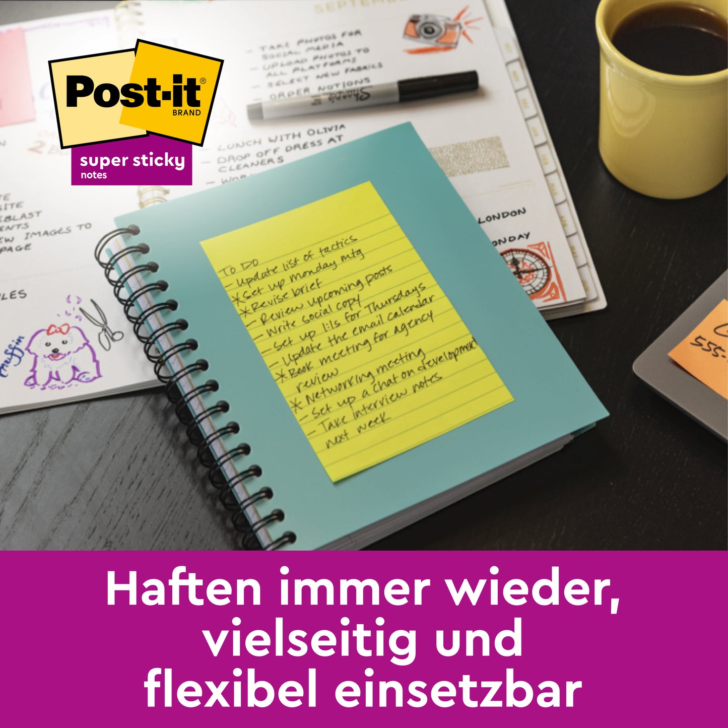 Ein gelber Post-it® Zettel im Großformat (101 mm x 101 mm, liniert, 300 Blatt, 100% PEFC) der 3M Deutschland GmbH ist an einem blauen Notizbuch befestigt. Deutscher Text: "Immer wieder haften, vielseitig und flexibel einsetzbar.