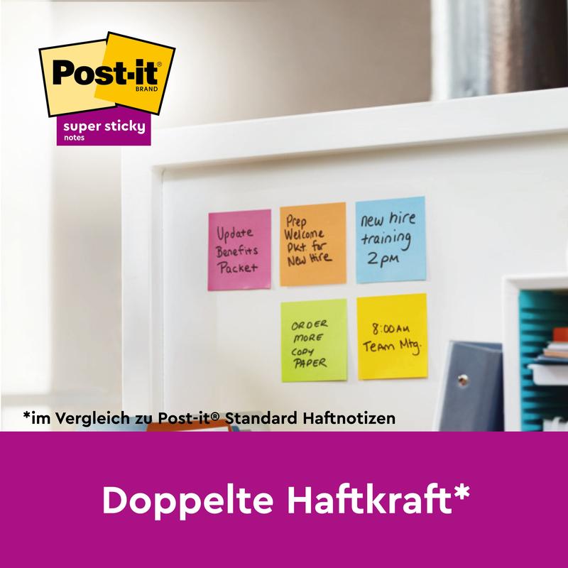 Valkoinen Post-it® Z-Notes -annostelija karhun muodossa sinisten Post-it® Super Sticky Z-Notes -muistilappujen (76x76 mm, 45 arkkia, 2 lohkoa) kanssa 3M Deutschland GmbH:ltä näytetään taululla käsinkirjoitettujen muistutusten ja logon "Kaksinkertainen tartuntavoima*" kanssa.