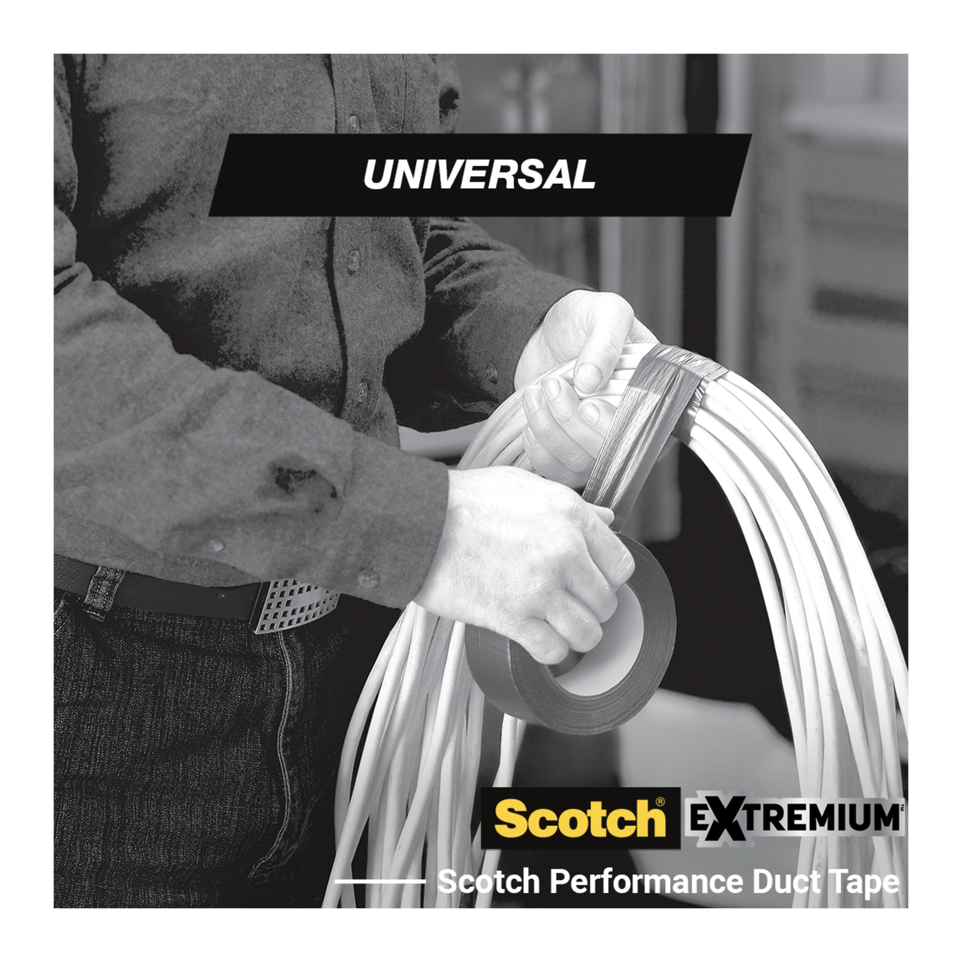 Eine Person wickelt Scotch® Extremium™ Universal Klebeband, 3 m x 19 mm (von 3M Deutschland GmbH) um Kabel. Das schwarz-weiße Bild zeigt oben "UNIVERSAL" und unten das Produktbranding.