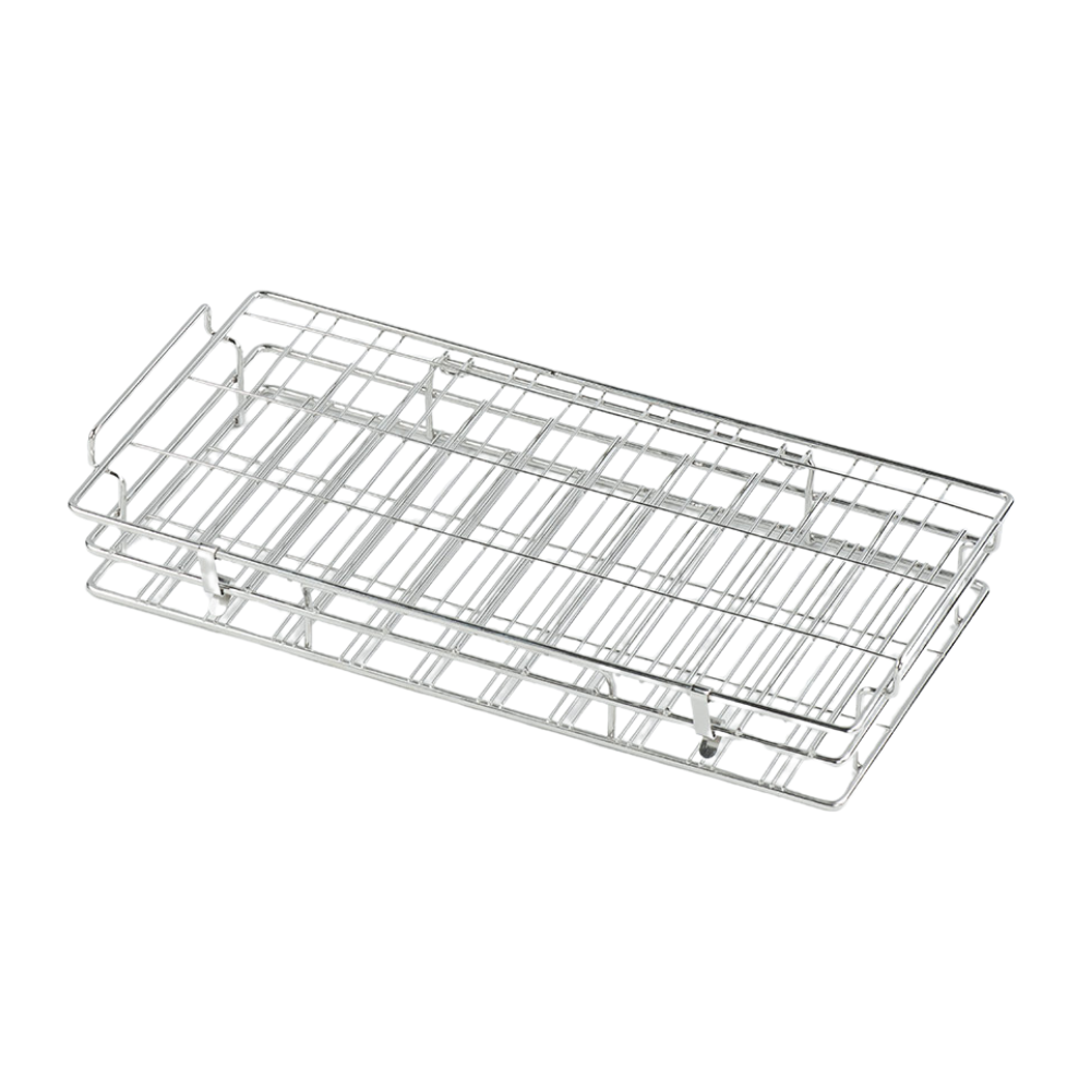 Esittelemme Helmut Schwarz GmbH:n suuren melipul-kuppien pesukorin ruostumattomasta teräksestä, tyylikkään ja kestävän lisävarusteen jokaiseen keittiöön. Tämä tyylikäs metallirakenne sisältää useita tukijalkoja, joten se sopii täydellisesti leivonnaisten tai muiden elintarvikkeiden sijoittamiseen, jotka halutaan jäähdyttää tehokkaasti. Sen suorakulmainen muoto ja ristikkokuvio takaavat optimaalisen ilmankierron ja sulautuvat saumattomasti keittiöösi.