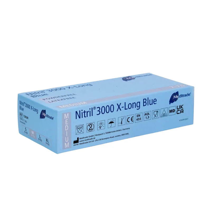 Laatikko Meditrade Nitril® 3000 X-Long 100 kpl. nitriilikäsineitä, erittäin pitkät, siniset koossa Medium, sinisellä pakkauksella, jossa on tuotetietoja ja sertifiointeja. Nämä nitriilikäsineet tarjoavat suojan Meditrade GmbH:n kautta.